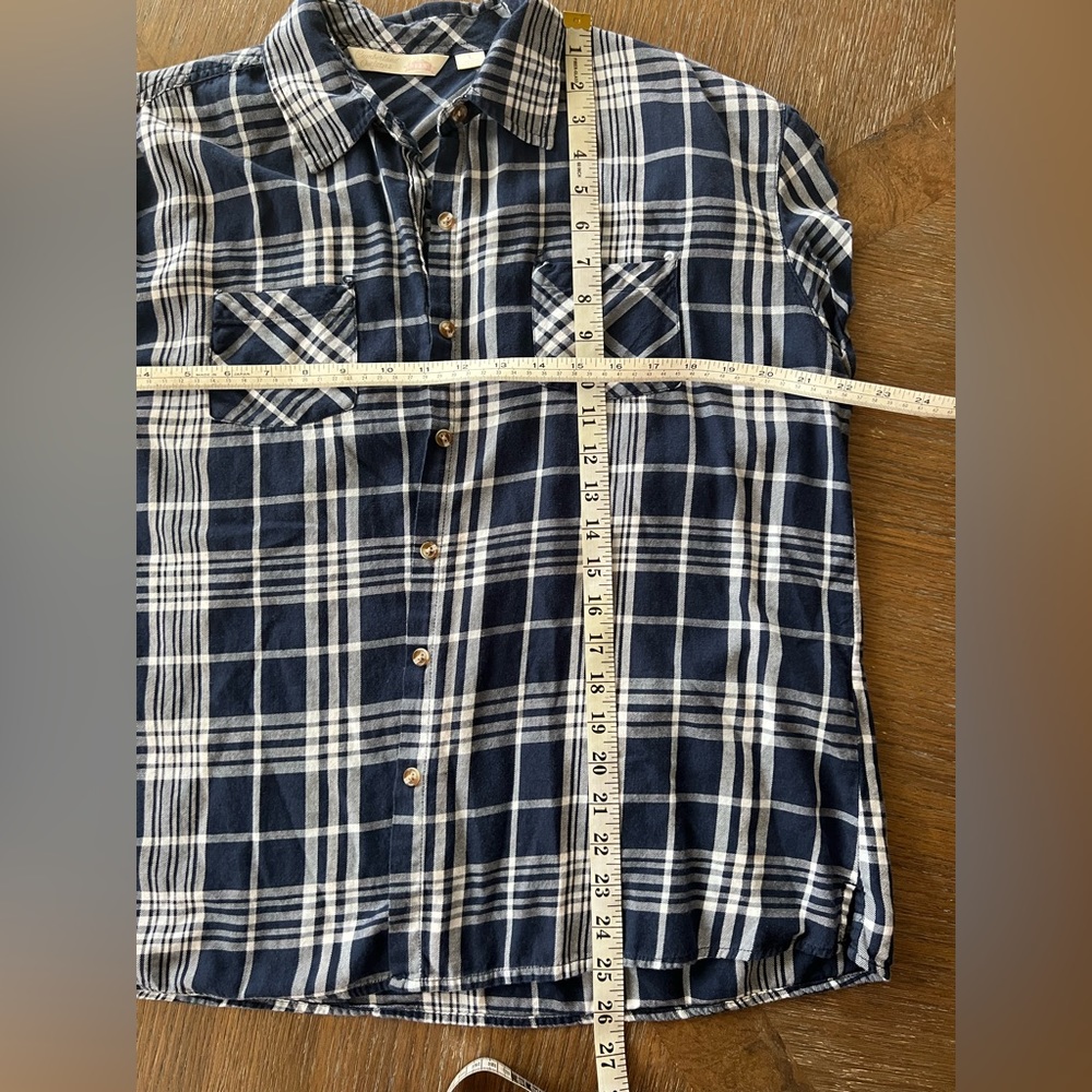 L Cumberland Outfitters navy blue/white plaid blouse